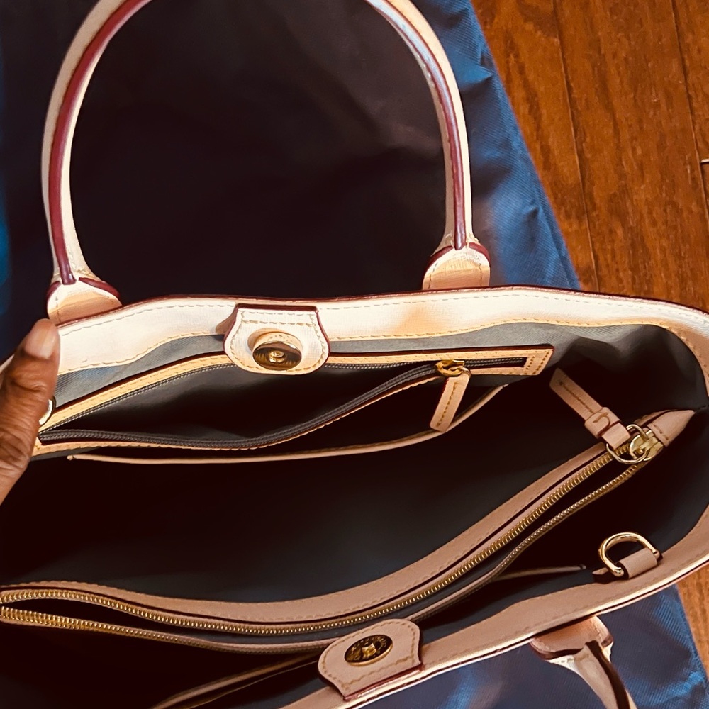 Dooney & Bourke - Picture 2 of 4